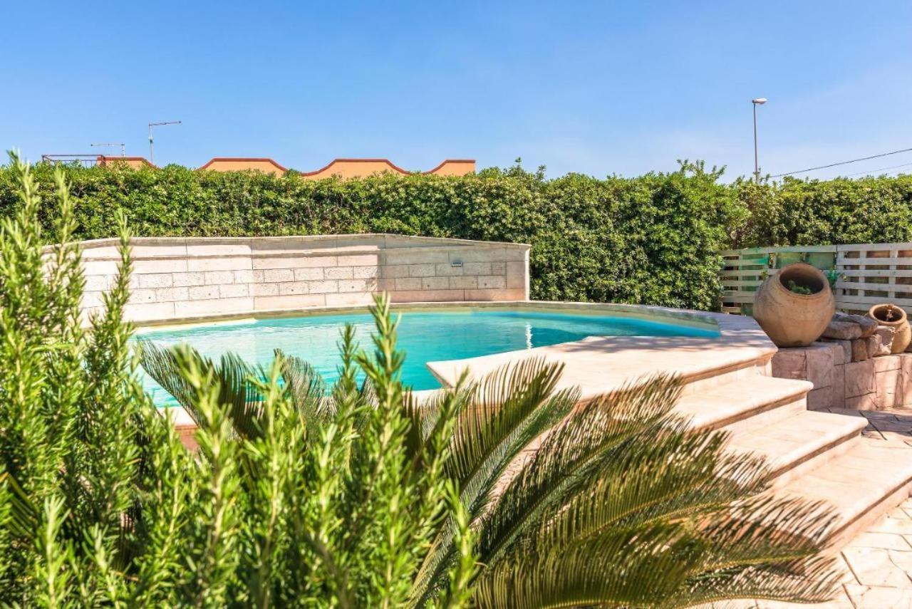 Villa Con Piscina Al Mare โอญินา ภายนอก รูปภาพ