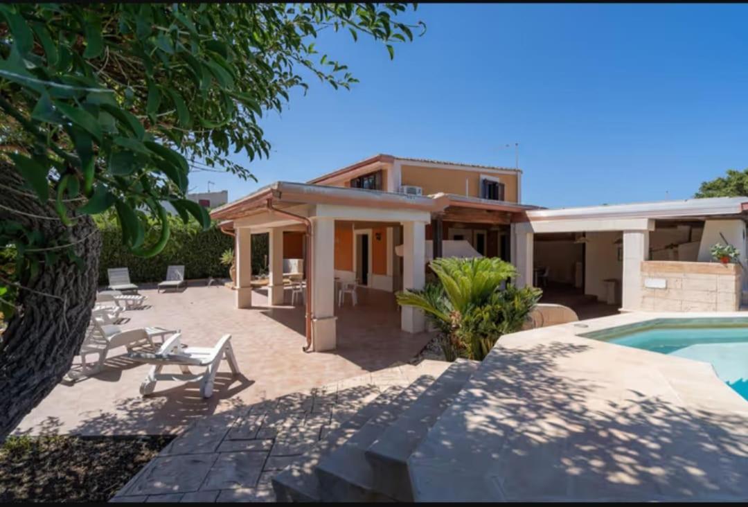Villa Con Piscina Al Mare โอญินา ภายนอก รูปภาพ