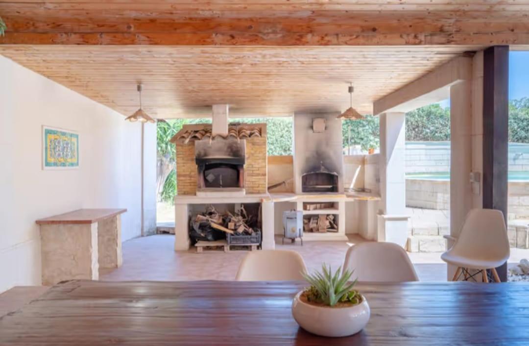Villa Con Piscina Al Mare โอญินา ภายนอก รูปภาพ