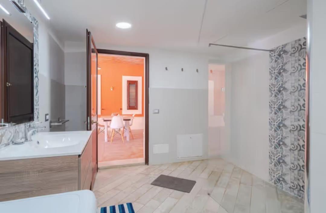 Villa Con Piscina Al Mare โอญินา ภายนอก รูปภาพ