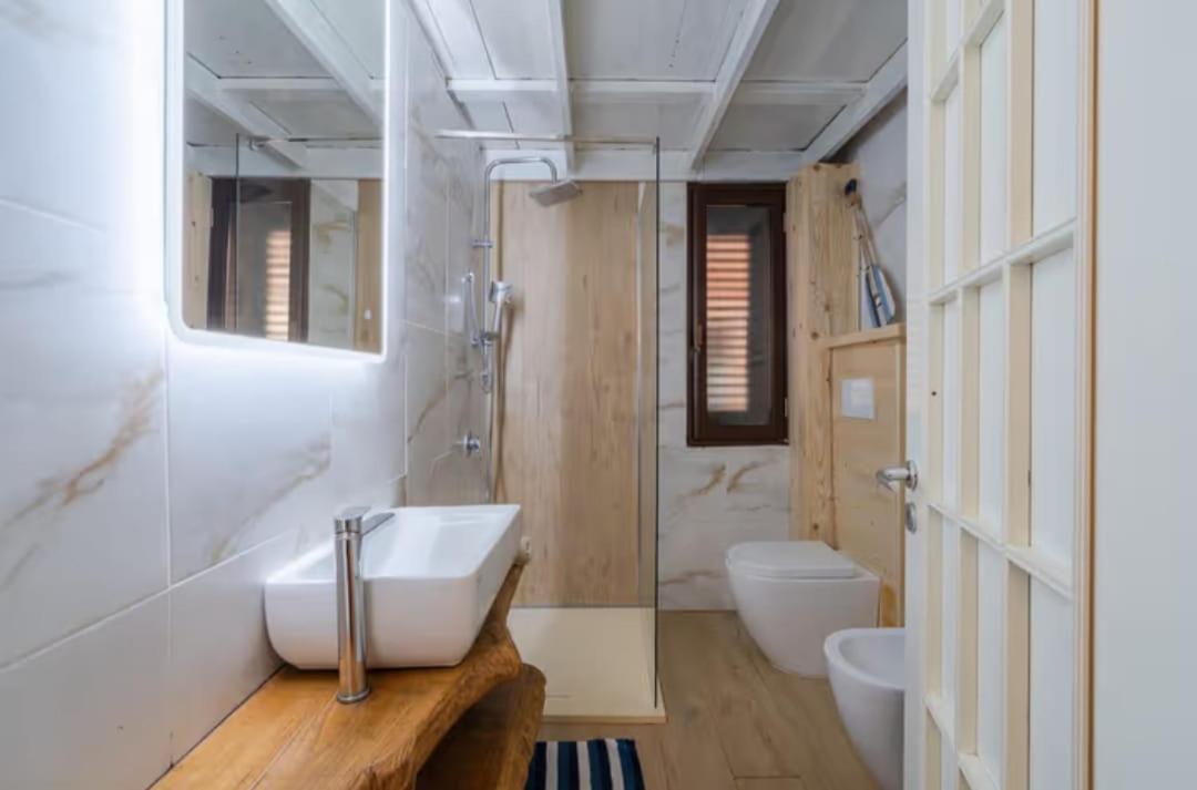 Villa Con Piscina Al Mare โอญินา ภายนอก รูปภาพ