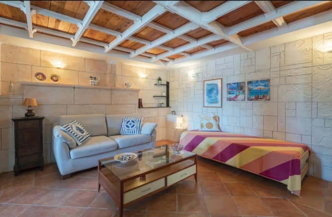 Villa Con Piscina Al Mare โอญินา ภายนอก รูปภาพ